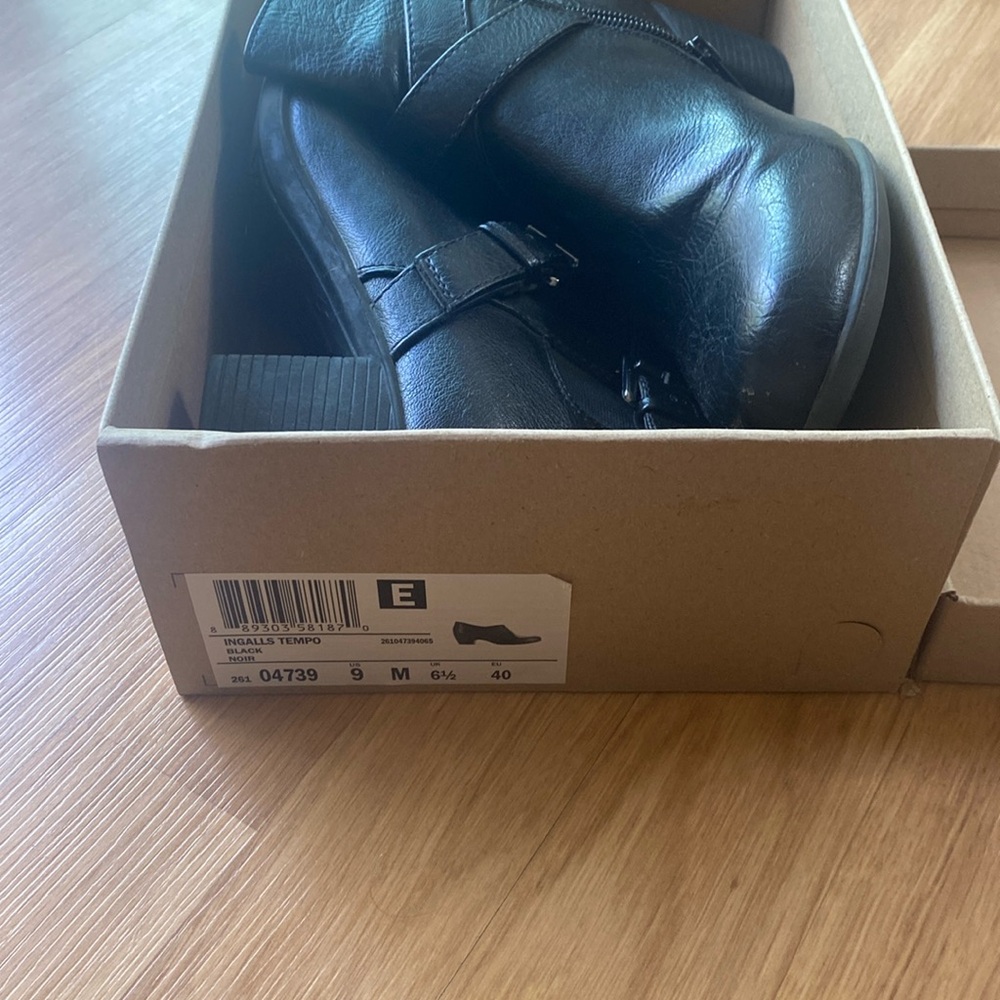 Clacks black boots